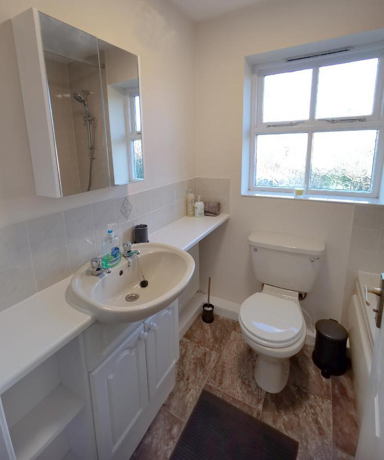 Emerald House - Spacious 3 Bed House With Ensuite Parking Gardens And Netflix Лемингтън Спа Екстериор снимка